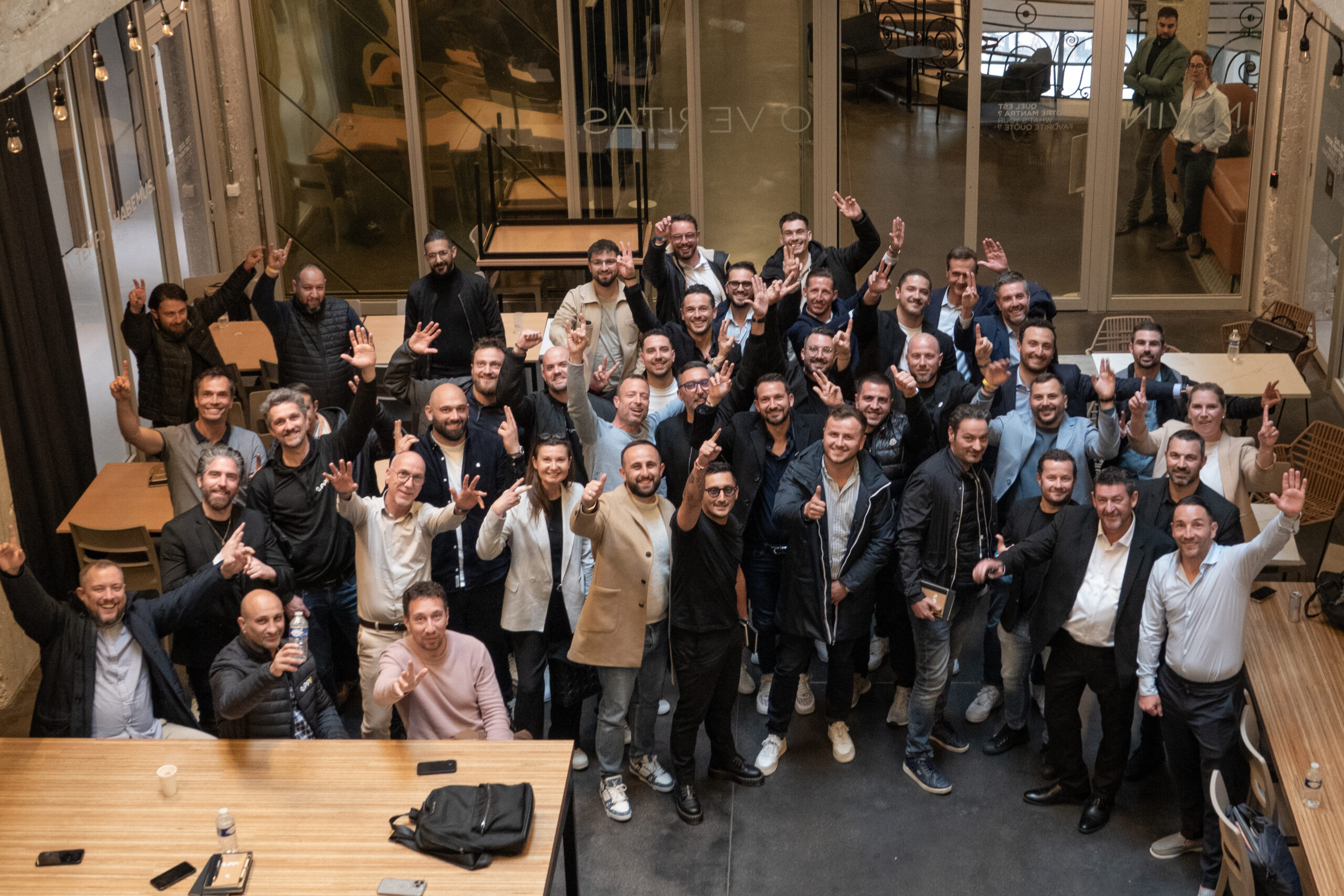 Photo de groupe des franchisés PPF réunis à Paris lors d’une journée stratégique dédiée à la rénovation énergétique, la formation et l’innovation.