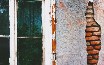 Fissures sur les murs : comment les traiter efficacement ?